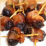ciruelas envueltas en tocino