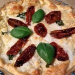 tarta rustica de tomates secos pollo asado huevo duro y mozzarella de bufala foto principal